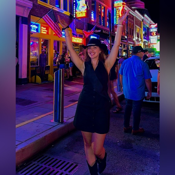 Meet the Posher - Picture 2 of 4